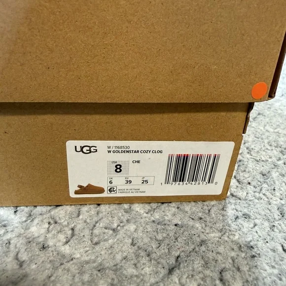 UGG Goldenstar Cozy Slipper/Clog - Picture 8 of 8